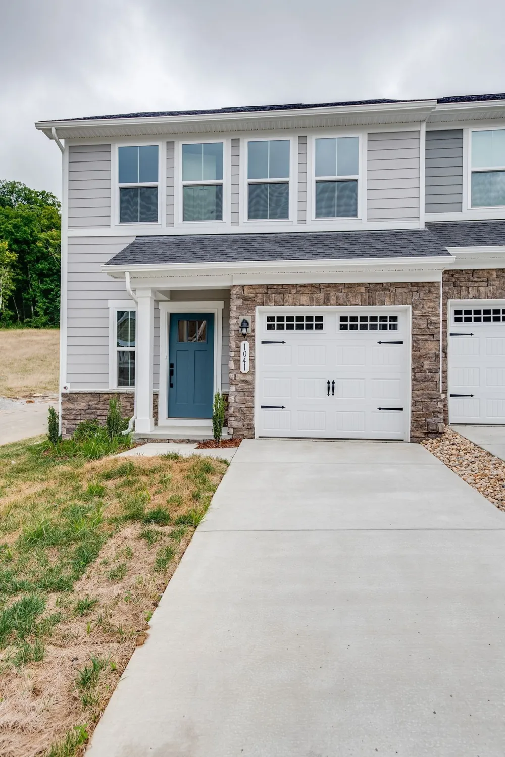 1041 Mountain View Dr Thompsons Station, TN 37179