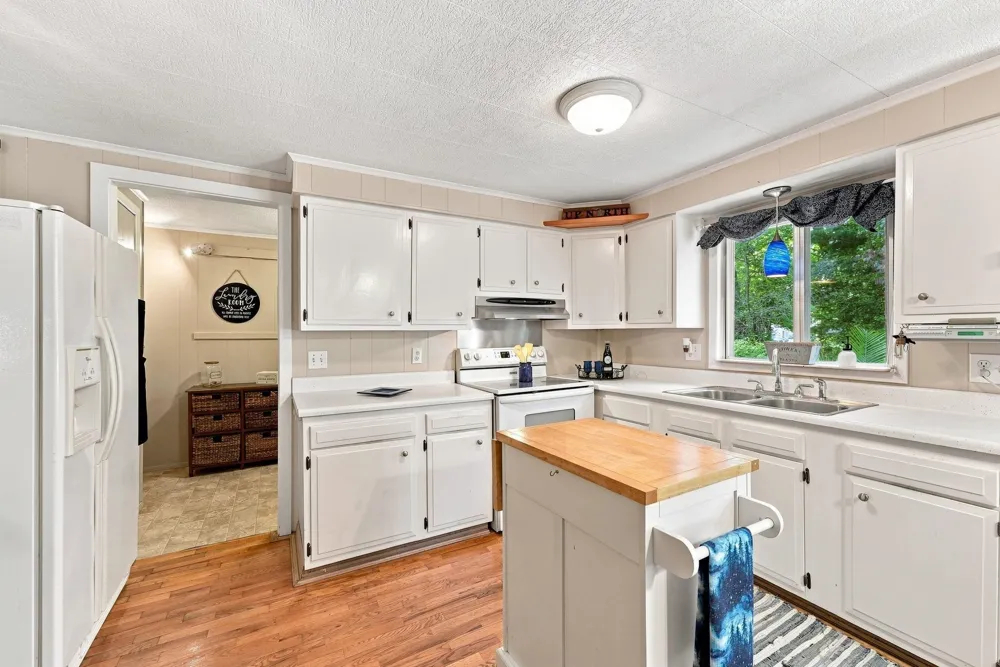 1828 Outer Drive Green Lake Township, MI 49643