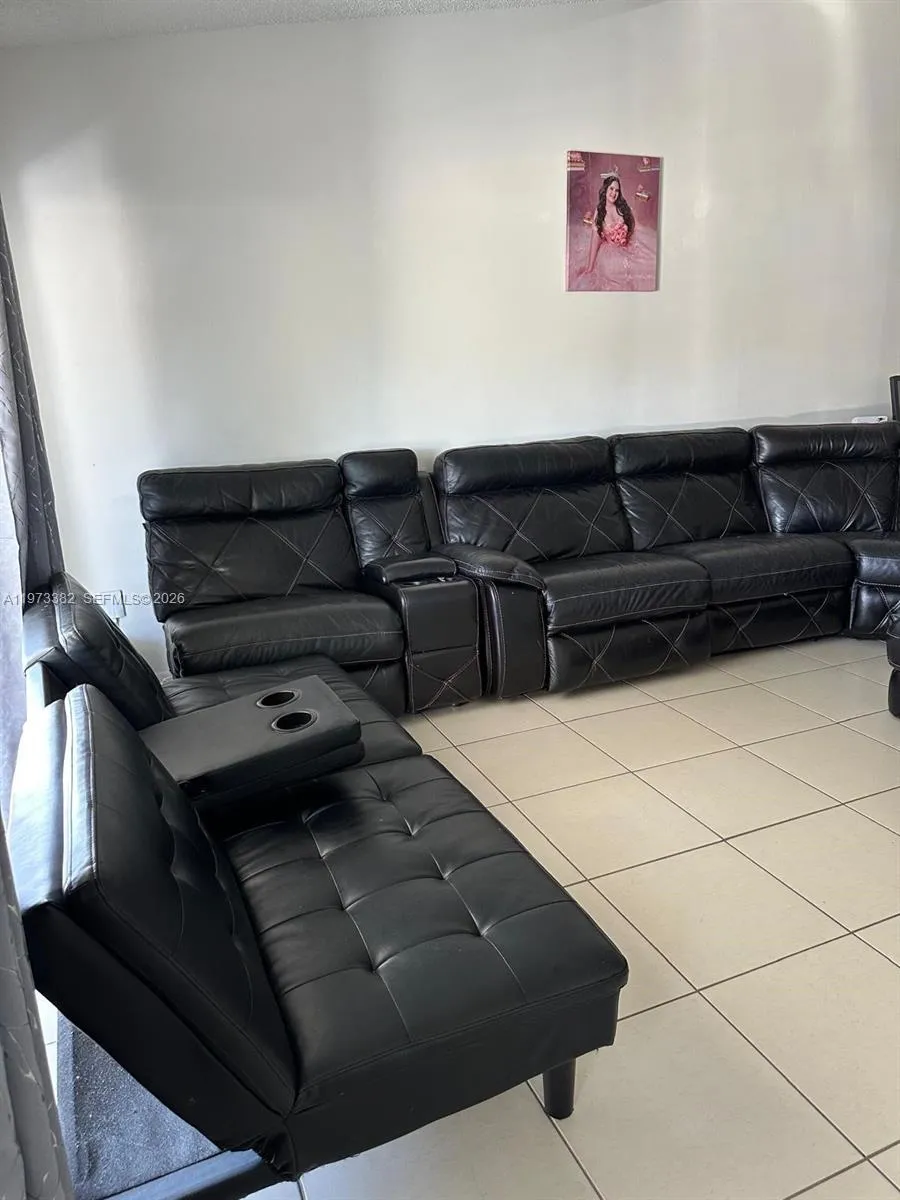 3242 NW 203rd St Miami Gardens, FL 33056