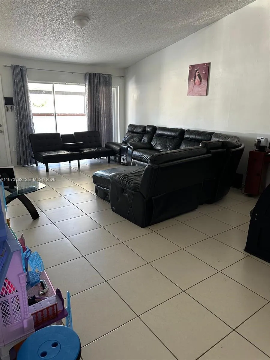 3242 NW 203rd St Miami Gardens, FL 33056