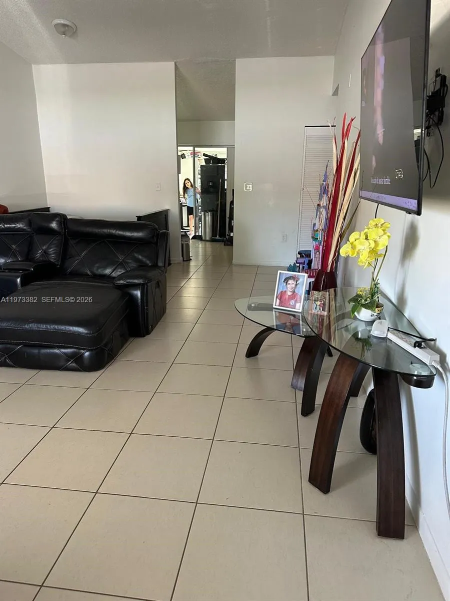 3242 NW 203rd St Miami Gardens, FL 33056