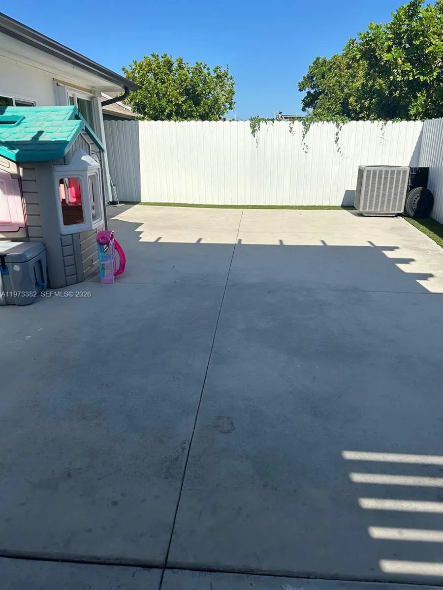3242 NW 203rd St Miami Gardens, FL 33056