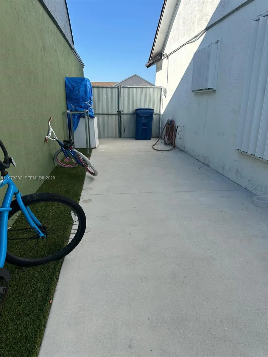 3242 NW 203rd St Miami Gardens, FL 33056
