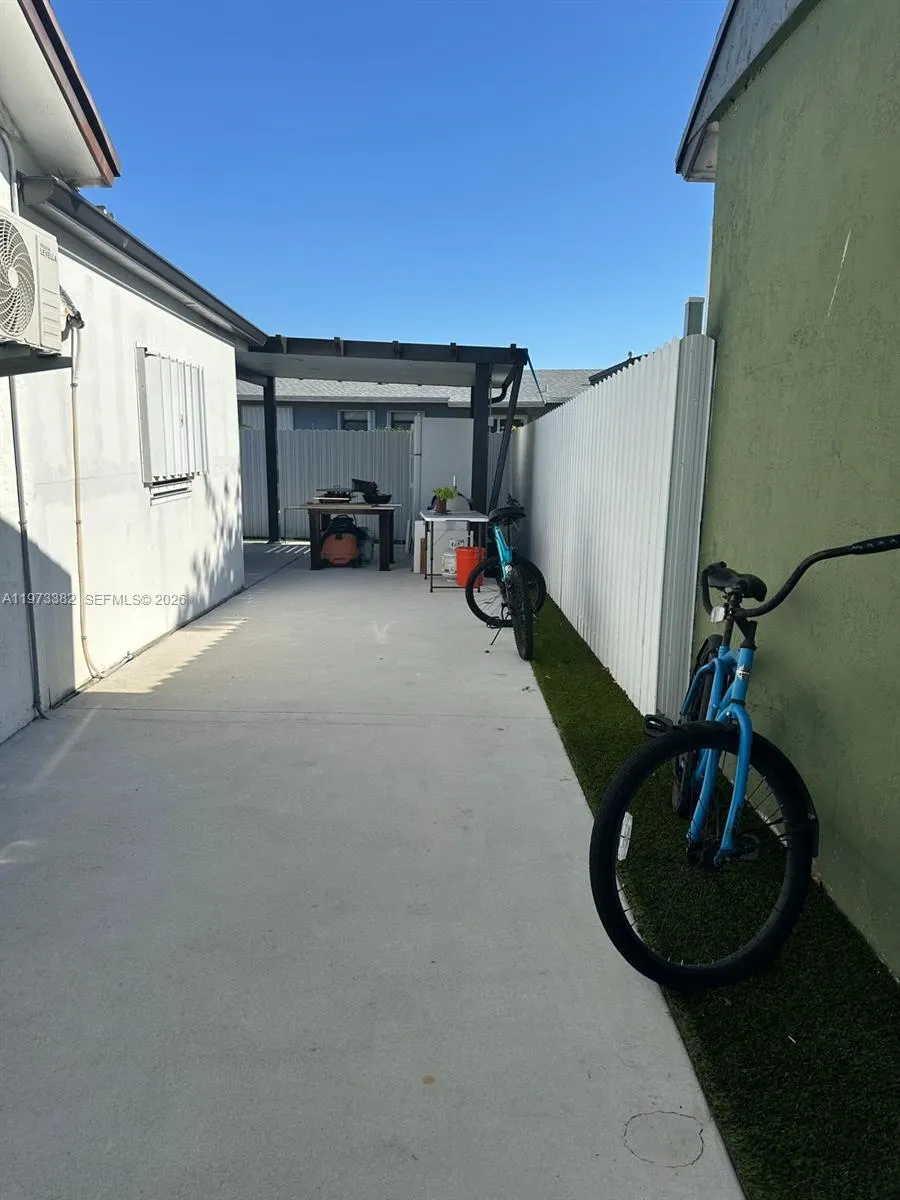 3242 NW 203rd St Miami Gardens, FL 33056
