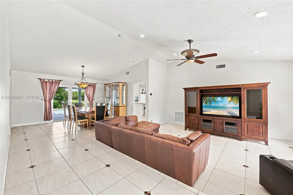 511 NW 104th Ave Plantation, FL 33324