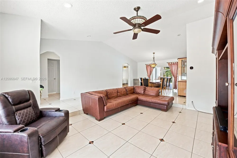 511 NW 104th Ave Plantation, FL 33324
