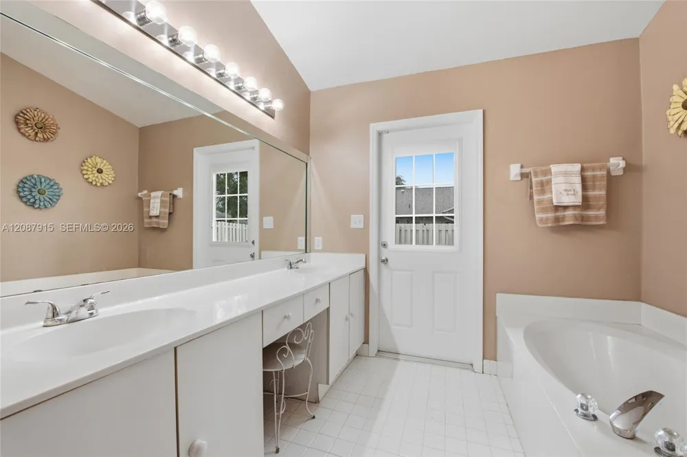 5346 NW 99th Way Coral Springs, FL 33076