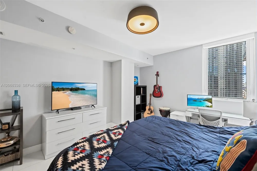 253 NE 2nd St #2501 Miami, FL 33132