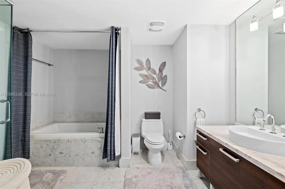 253 NE 2nd St #2501 Miami, FL 33132