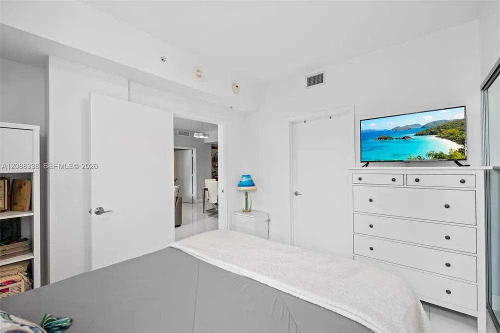 253 NE 2nd St #2501 Miami, FL 33132