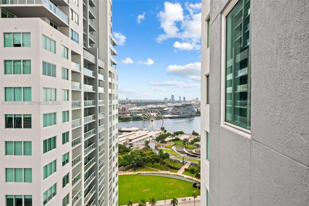 253 NE 2nd St #2501 Miami, FL 33132