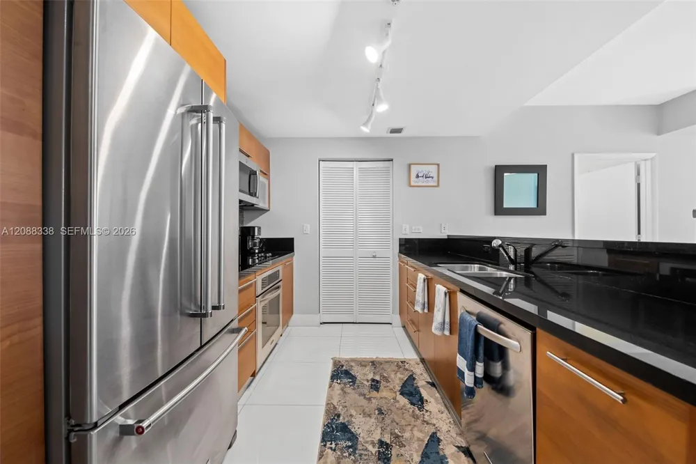 253 NE 2nd St #2501 Miami, FL 33132