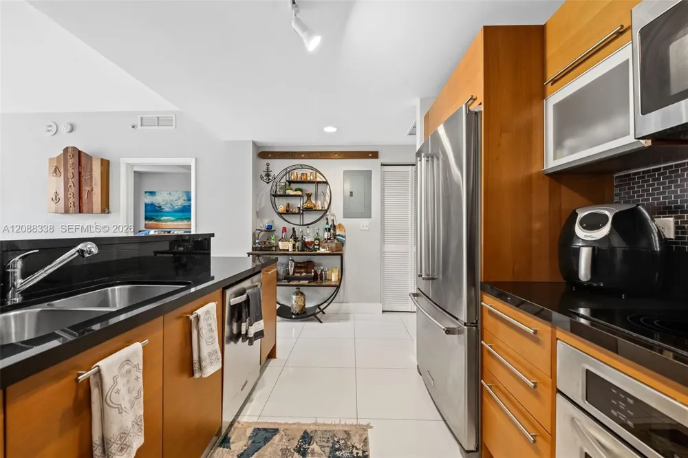 253 NE 2nd St #2501 Miami, FL 33132