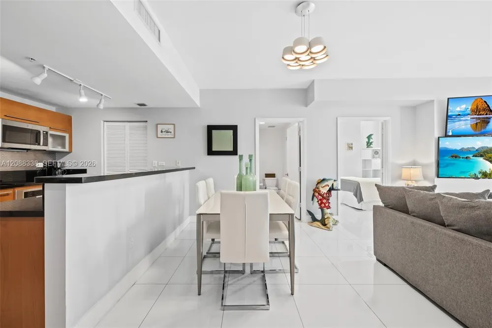 253 NE 2nd St #2501 Miami, FL 33132