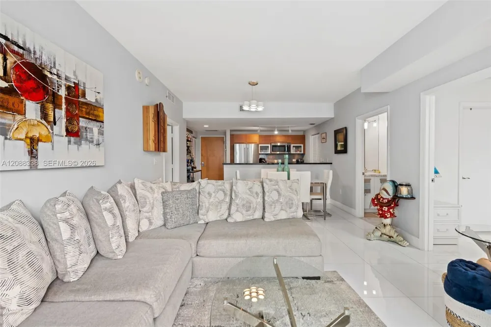 253 NE 2nd St #2501 Miami, FL 33132