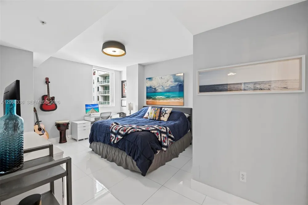 253 NE 2nd St #2501 Miami, FL 33132