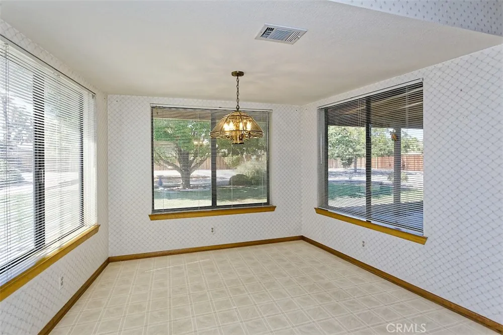 13564 Quapaw Road Apple Valley, CA 92308