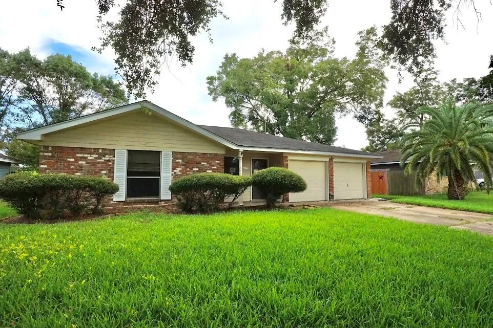 324 Pine Street Lake Jackson, TX 77566