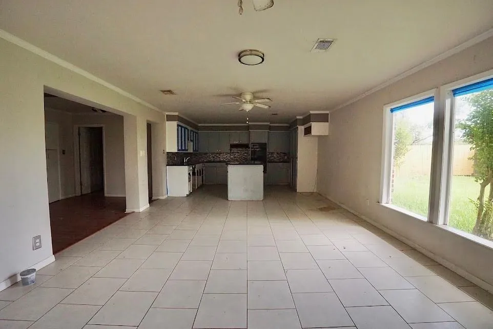 324 Pine Street Lake Jackson, TX 77566