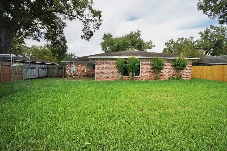 324 Pine Street Lake Jackson, TX 77566