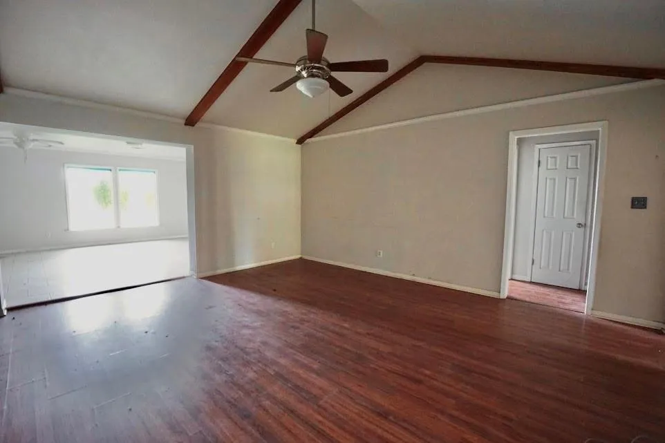 324 Pine Street Lake Jackson, TX 77566