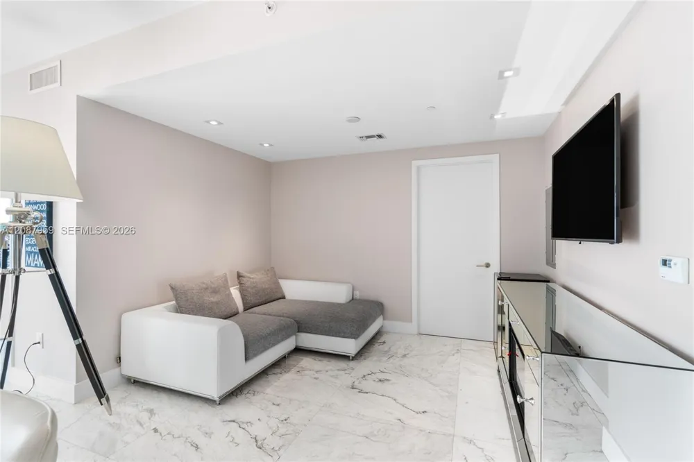3951 S Ocean Dr #1002 Hollywood, FL 33019