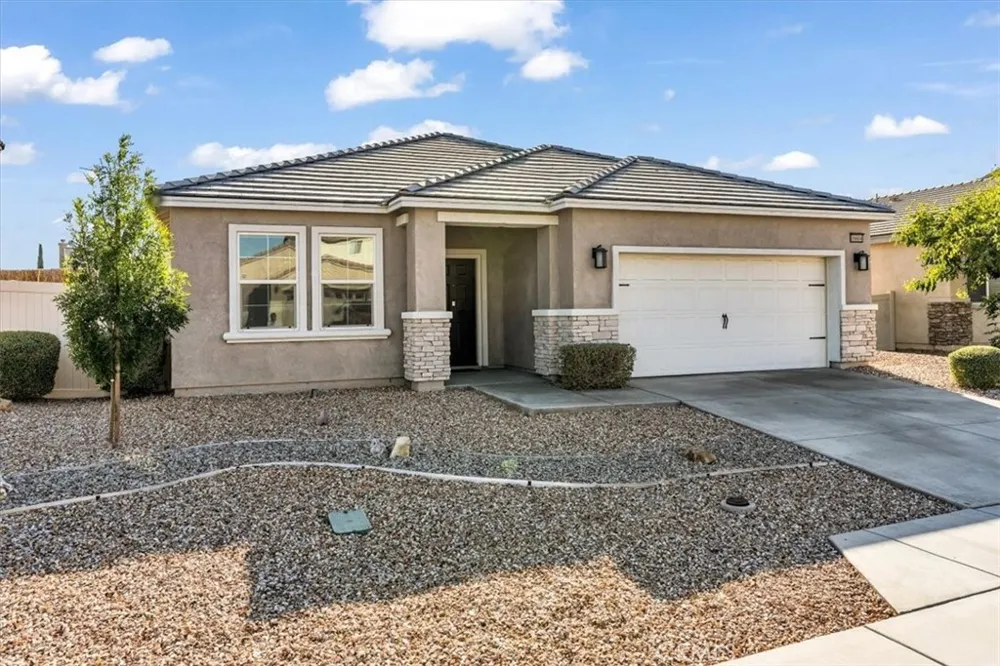 16604 Desert Lily Victorville, CA 92394