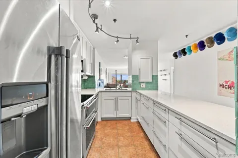 1001 W Jefferson Avenue #17I