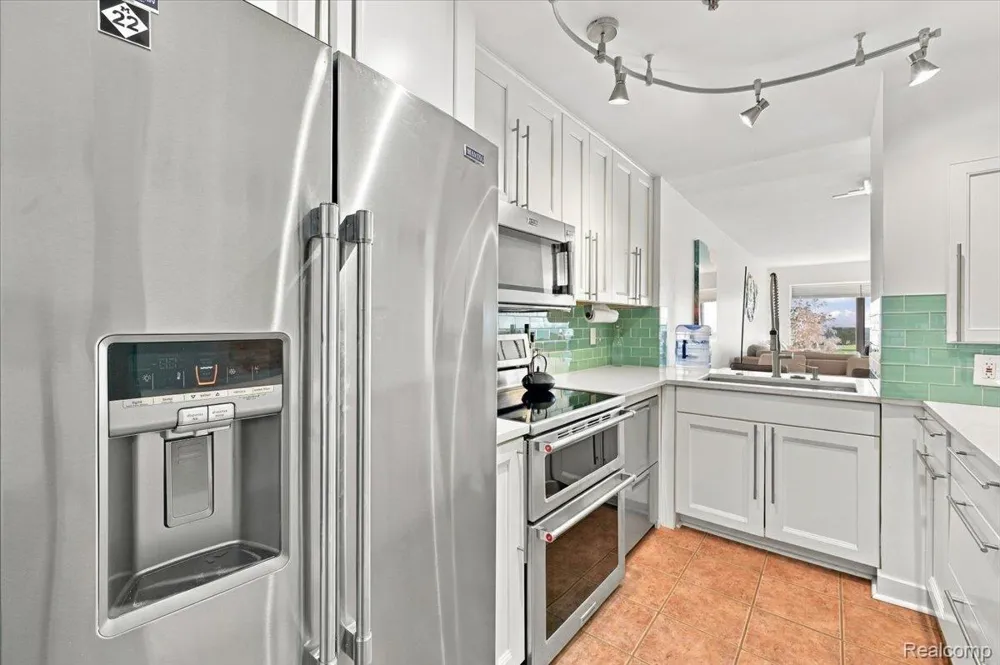 1001 W Jefferson Avenue #17I Detroit City, MI 48226