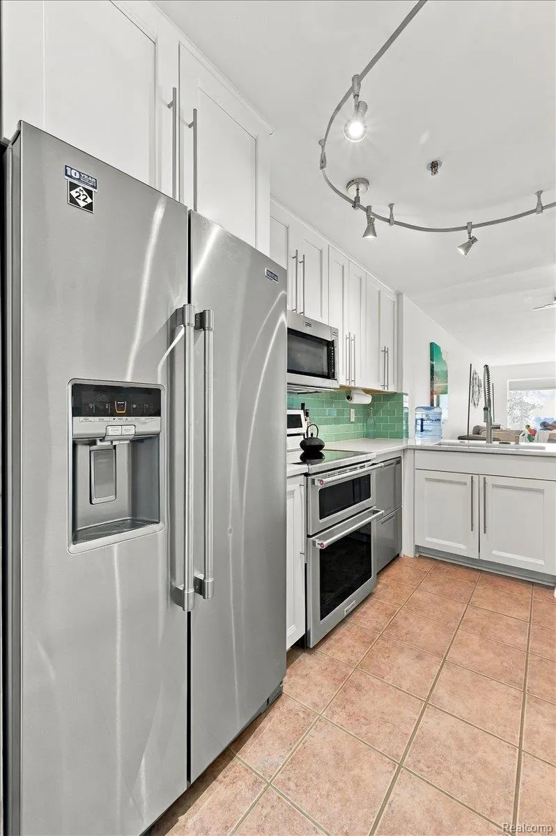 1001 W Jefferson Avenue #17I Detroit City, MI 48226