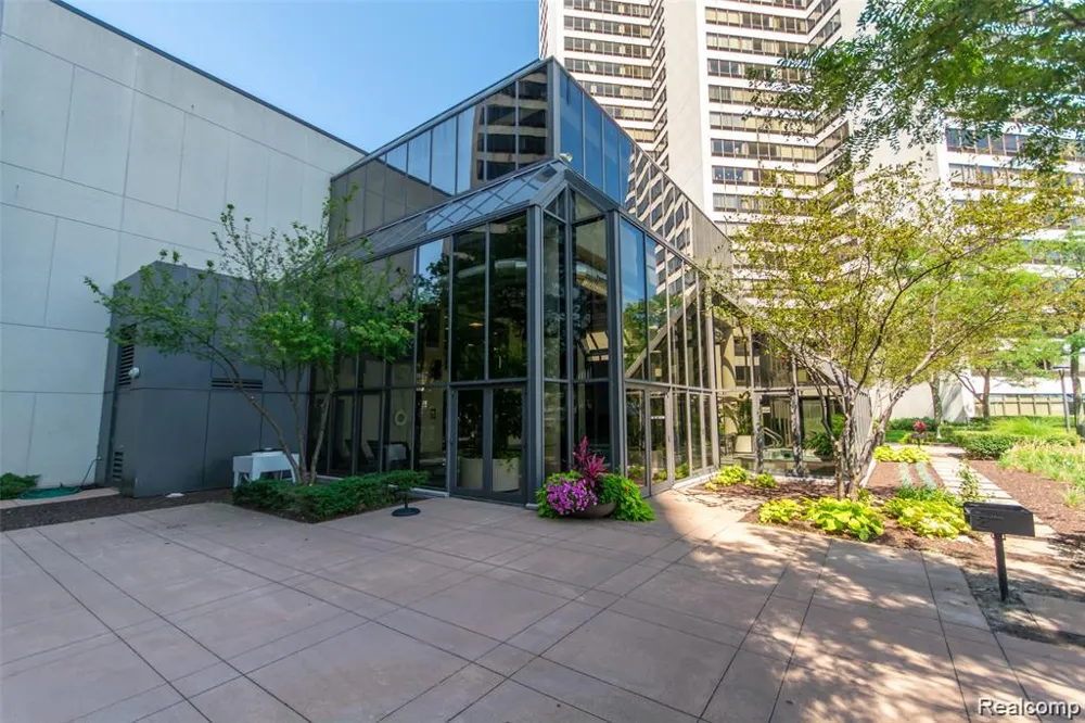 1001 W Jefferson Avenue #17I Detroit City, MI 48226