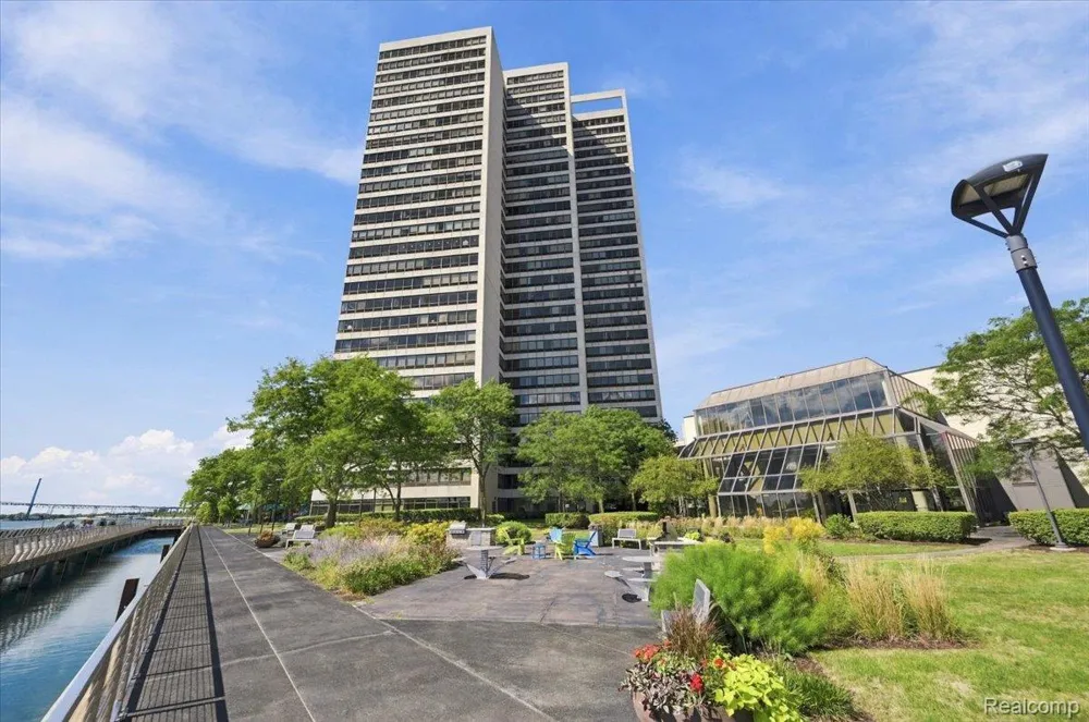1001 W Jefferson Avenue #17I Detroit City, MI 48226
