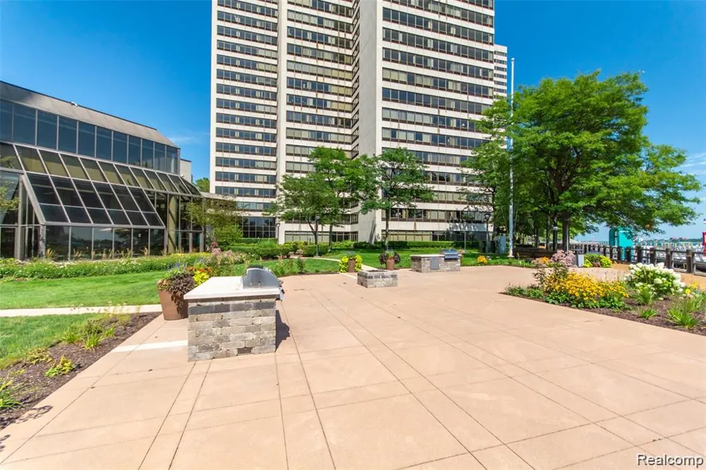 1001 W Jefferson Avenue #17I Detroit City, MI 48226
