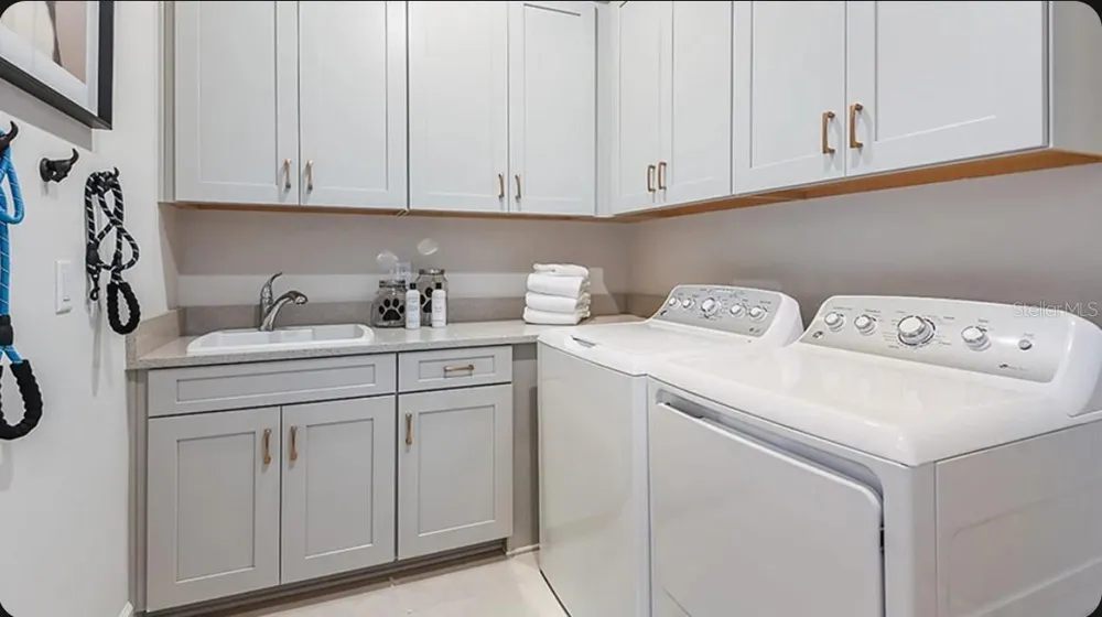 3258 ALBA CIRCLE Bradenton, FL 34211