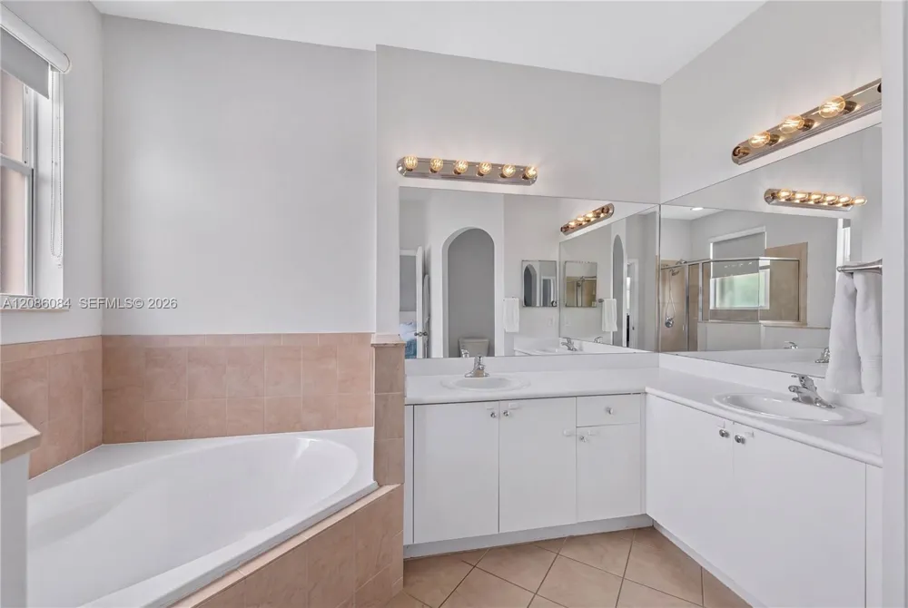12956 SW 134th Ter Miami, FL 33186