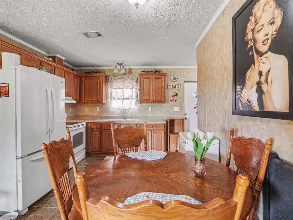 11121 LITHIA PINECREST ROAD Lithia, FL 33547