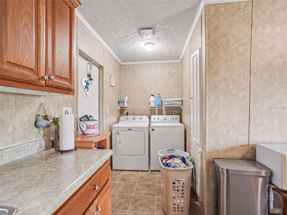 11121 LITHIA PINECREST ROAD Lithia, FL 33547
