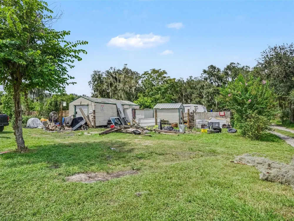 11121 LITHIA PINECREST ROAD Lithia, FL 33547