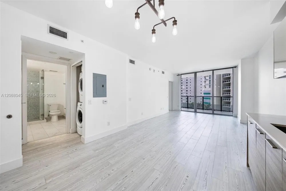 1300 Brickell Bay Dr #704 Miami, FL 33131