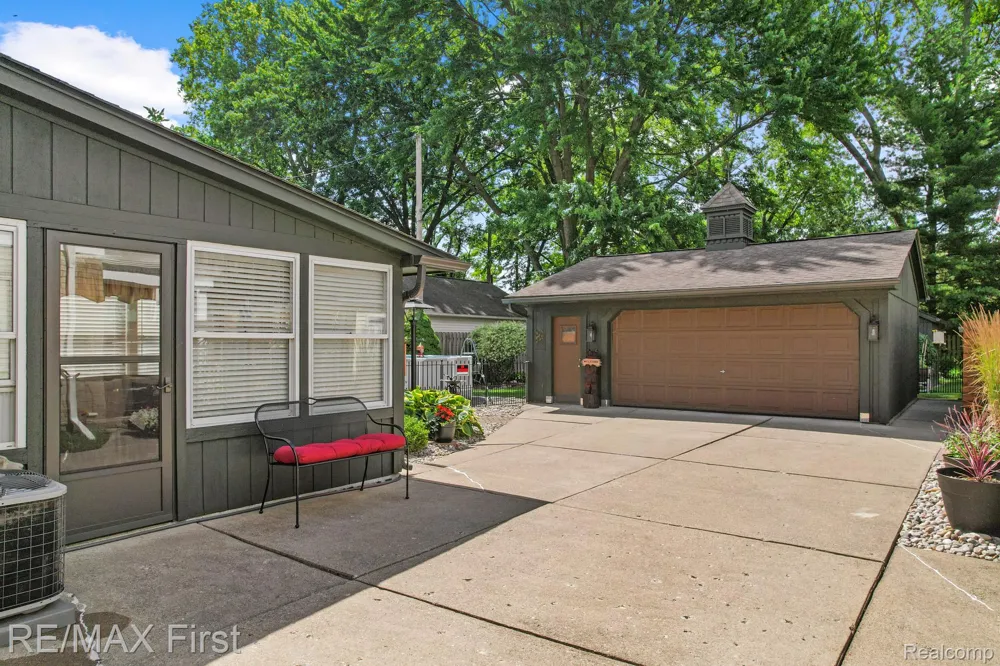 1103 W Webster Road Royal Oak City, MI 48073
