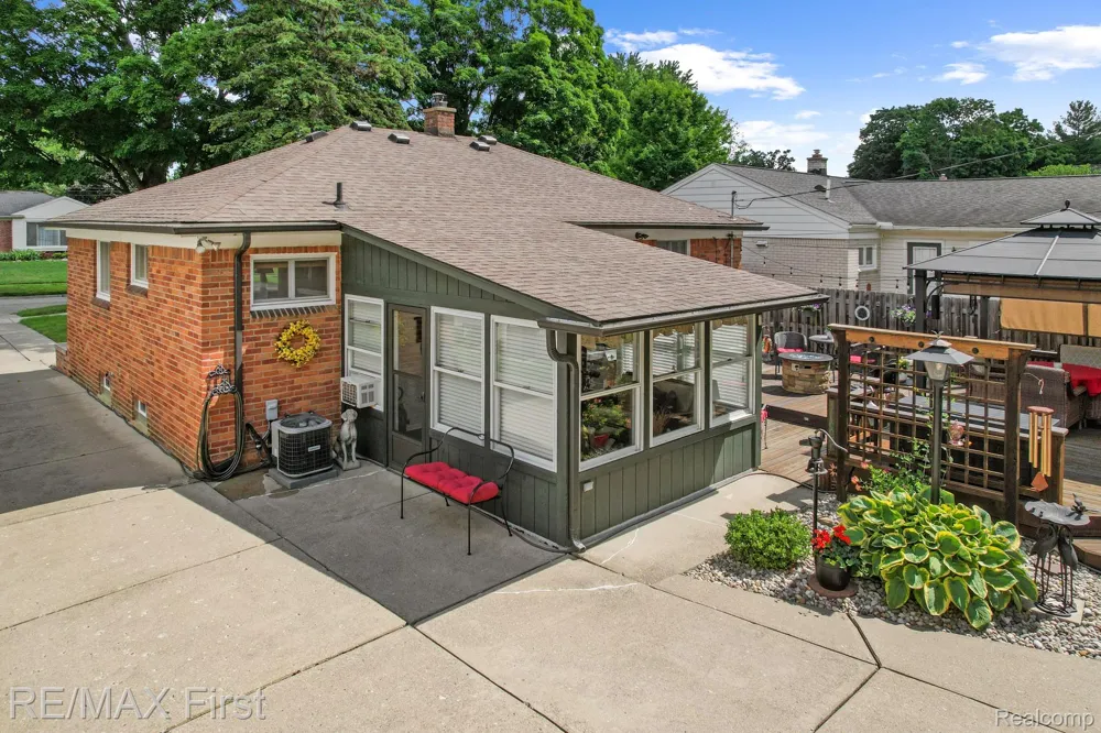 1103 W Webster Road Royal Oak City, MI 48073