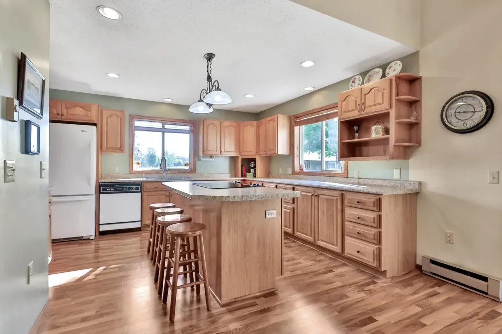 11187 Lindo Trail Lindstrom, MN 55045