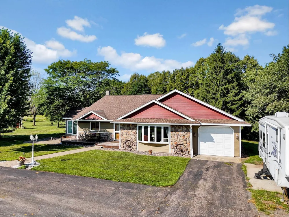 11187 Lindo Trail Lindstrom, MN 55045