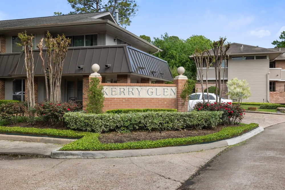 6443 Bayou Glen Road Houston, TX 77057