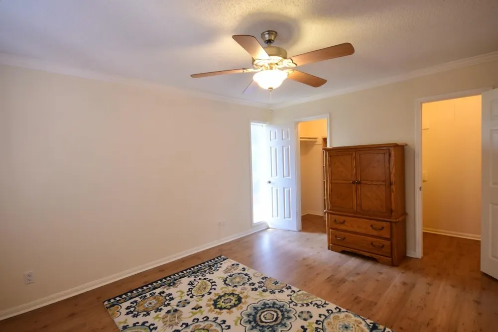 6443 Bayou Glen Road Houston, TX 77057