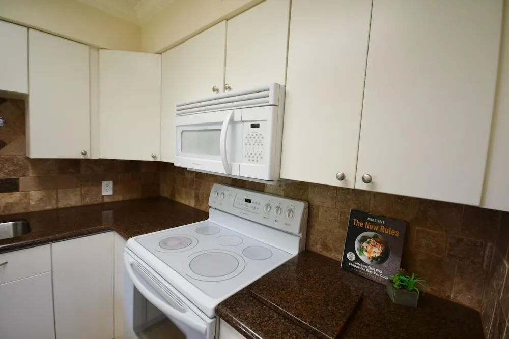 6443 Bayou Glen Road Houston, TX 77057
