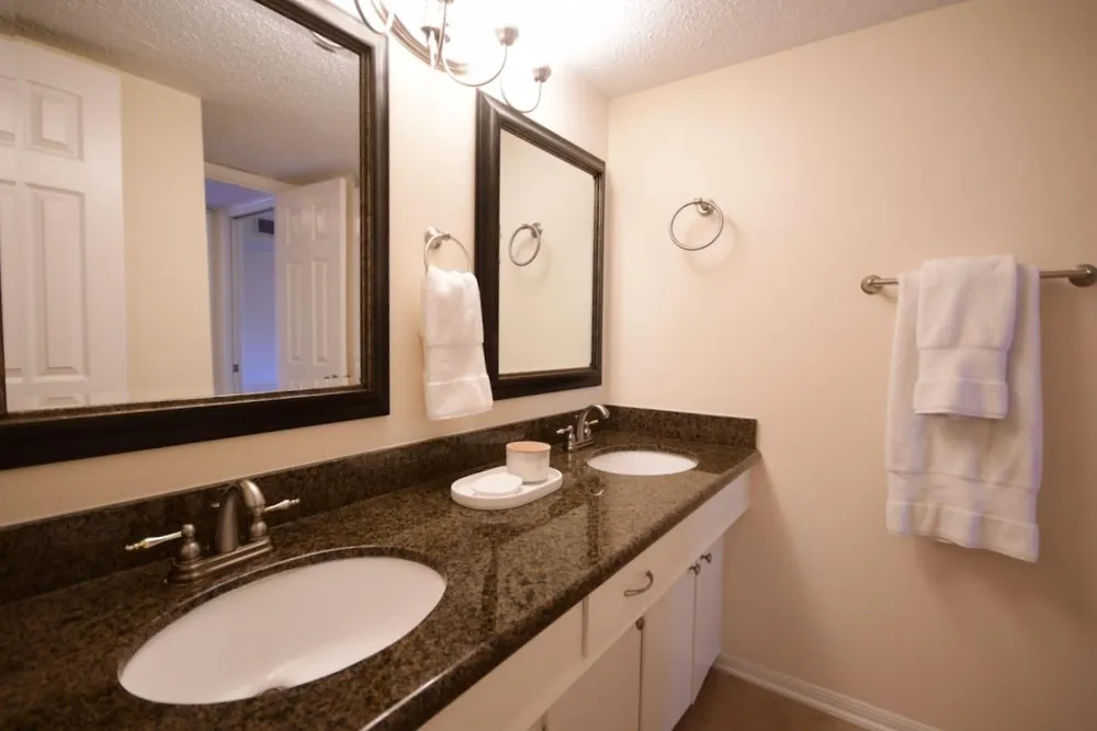 6443 Bayou Glen Road Houston, TX 77057