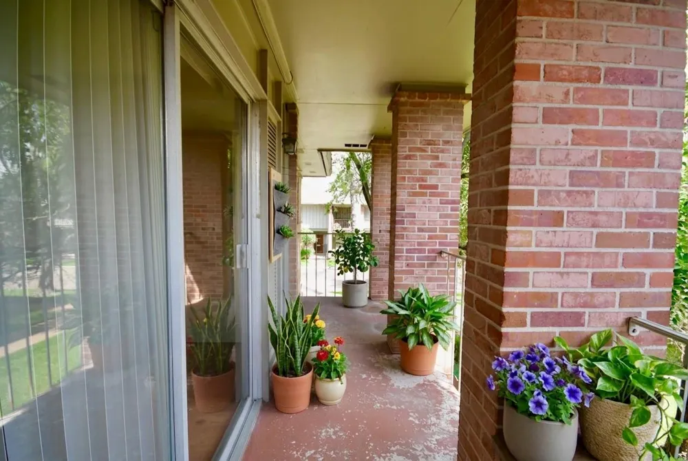 6443 Bayou Glen Road Houston, TX 77057