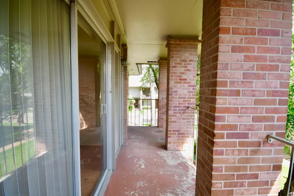 6443 Bayou Glen Road Houston, TX 77057