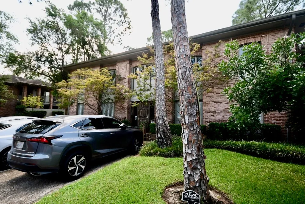 6443 Bayou Glen Road Houston, TX 77057